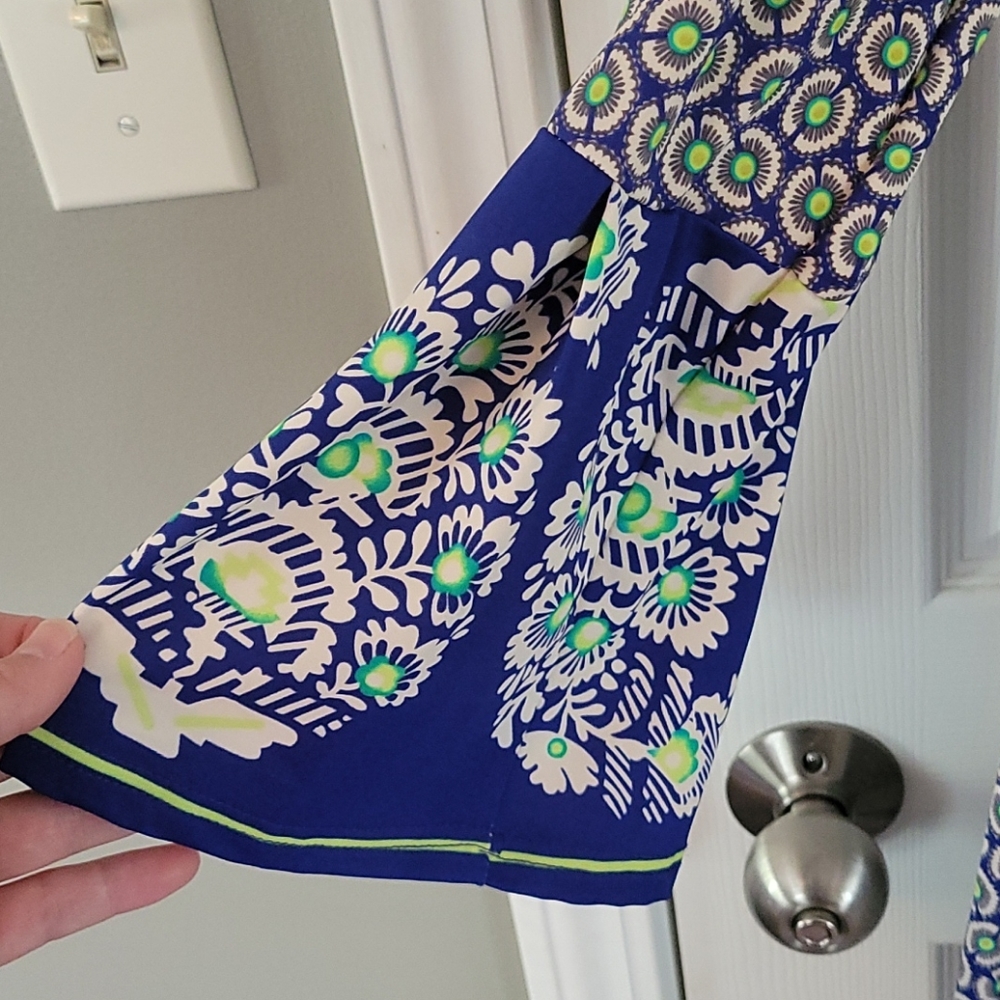 Dress - Picture 2 of 4